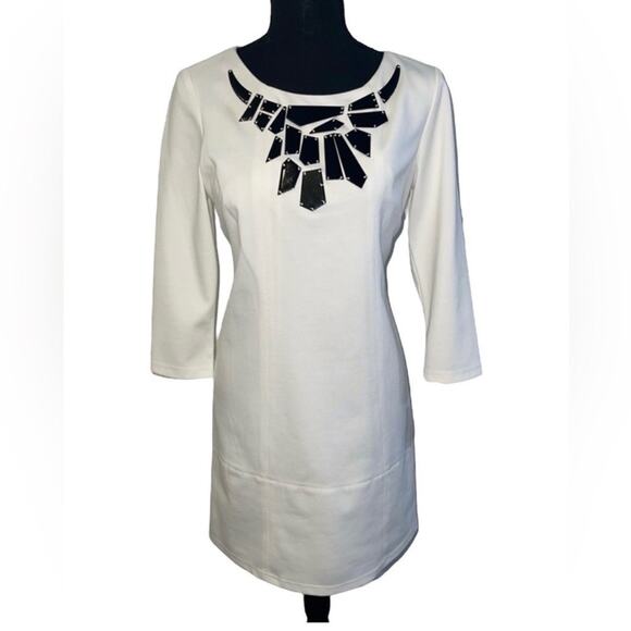 Vince Camuto Dresses & Skirts - NWT! Vince Camuto Light Cream Shift Dress with Beautiful Neckline - Size 6